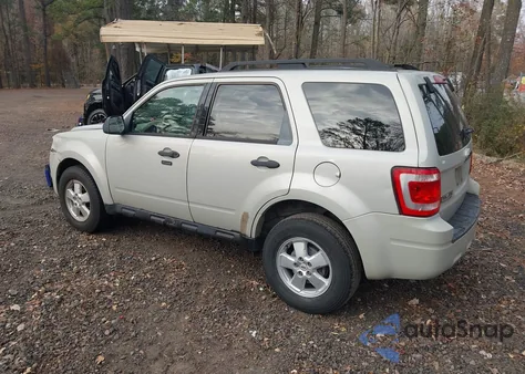 2009 Ford Escape Xlt from USA, damaged, VIN 1FMCU03739KB69548